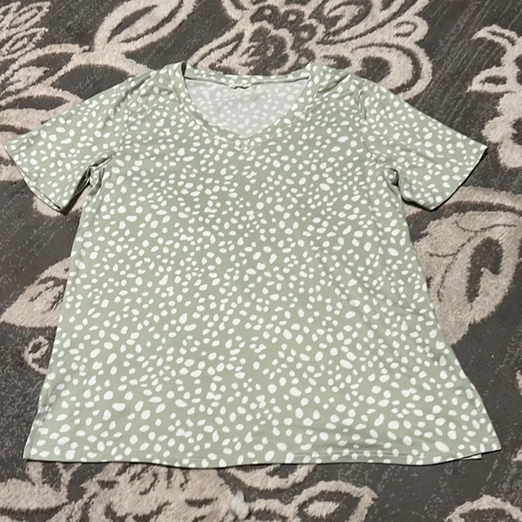 Jodifil knit v neck top. Super soft and stretchy. Size small. - Picture 1 of 3